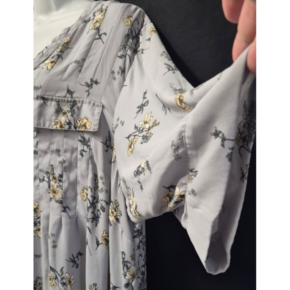 Torrid women's gray floral Georgette Hi-Lo tunic blouse boho shirt sz. 4 pockets - Picture 5 of 13